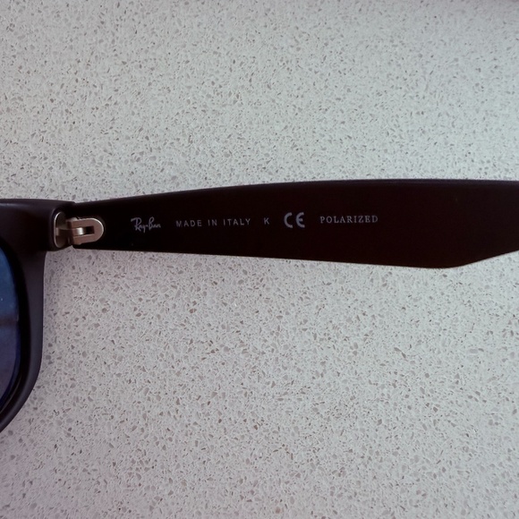 NWOT Rayban New Wayfarer Classic Polarized Matte Black Frame/Blue Grey Lenses - Picture 11 of 14